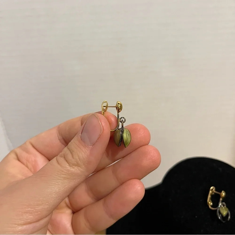 Vintage signed Celebrity Dainty Dangle Earrings - Picture 2 of 7